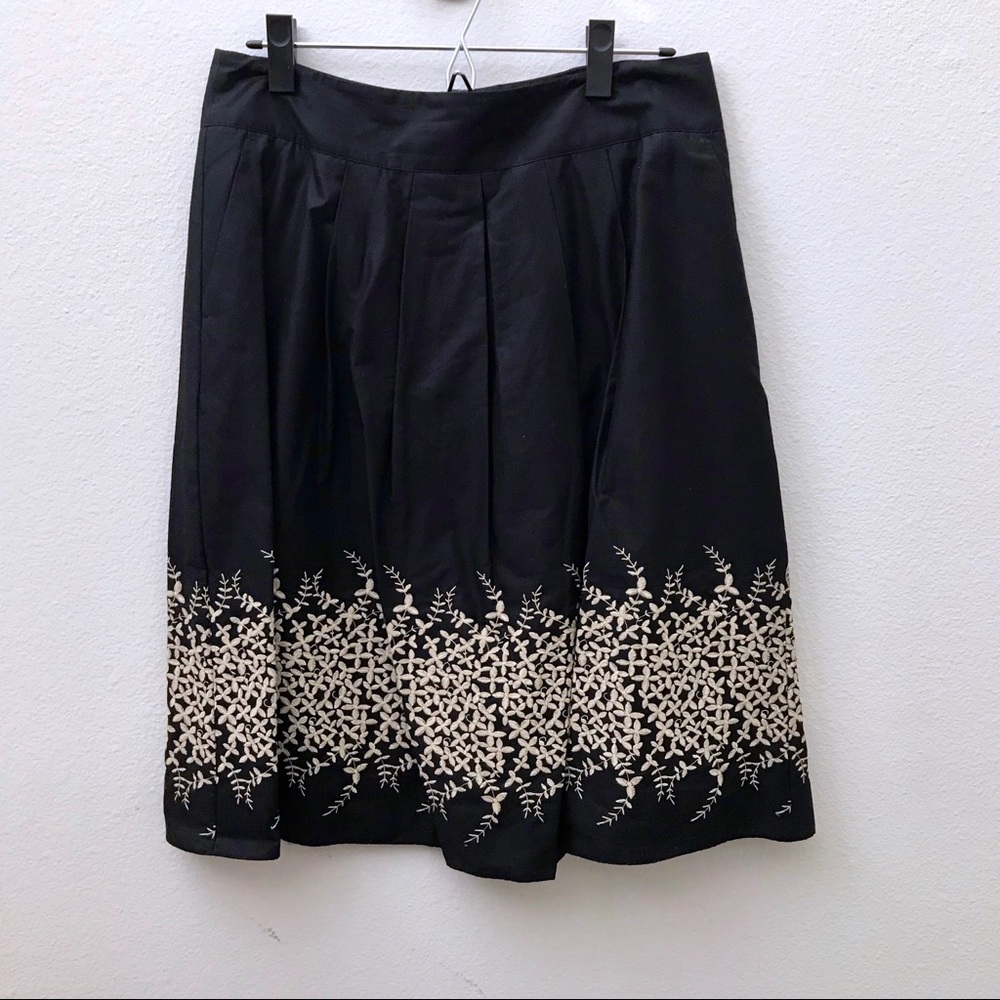 Banana Republic black embroidered floral skirt